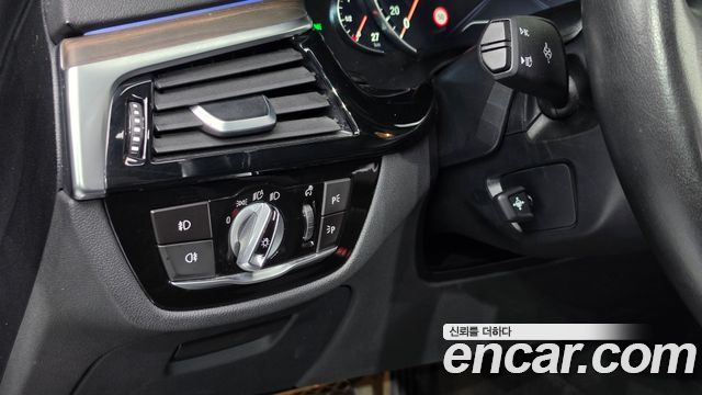 BMW 5-Series 2018 — photo 22