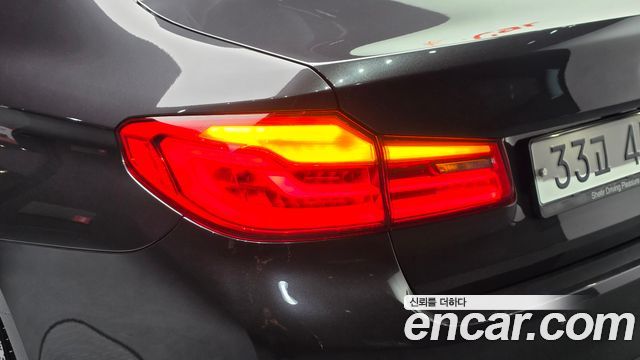 BMW 5-Series 2018 — photo 9