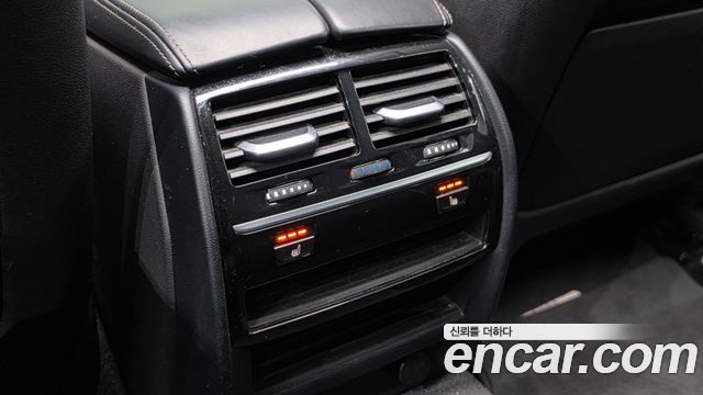 BMW 5-Series 2018 — photo 30