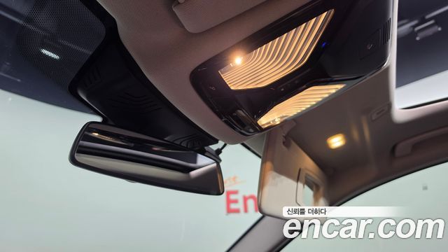 BMW 5-Series 2018 — photo 31
