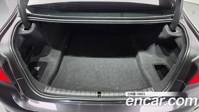 BMW 5-Series 2018 — photo 32