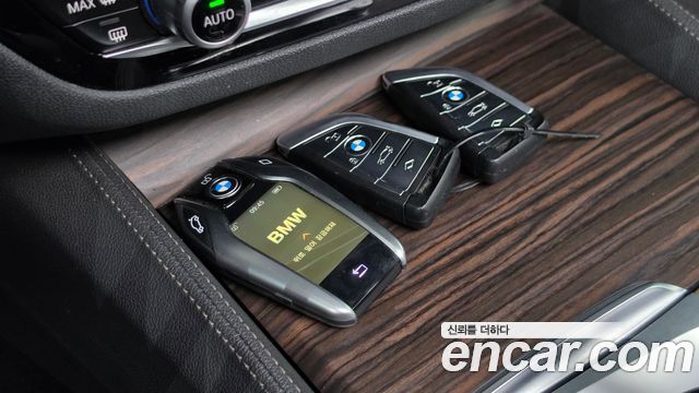 BMW 5-Series 2018 — photo 33