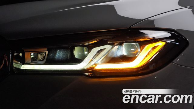 BMW 5-Series 2023 — photo 8