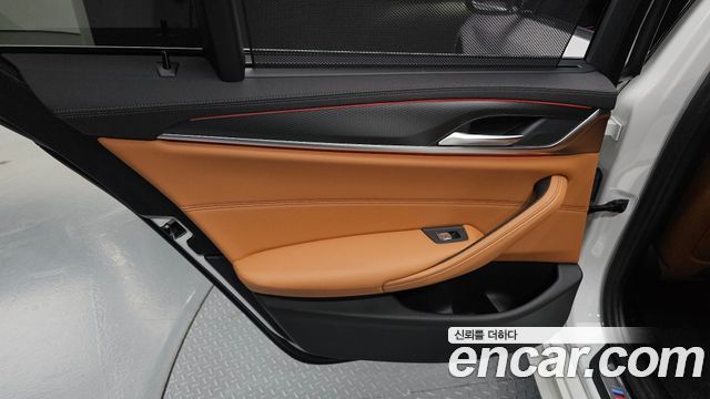 BMW 5-Series 2023 — photo 15