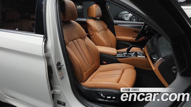 BMW 5-Series 2023 — photo 16