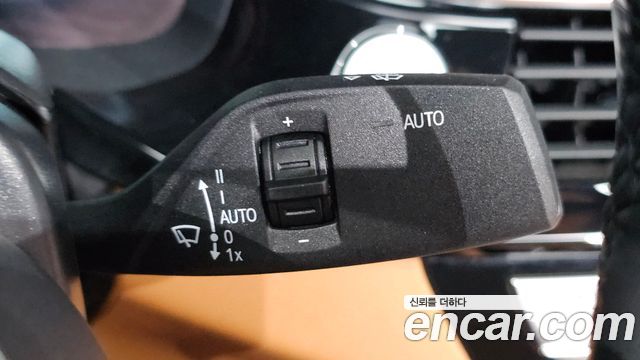 BMW 5-Series 2023 — photo 31