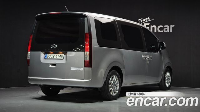 Hyundai Staria 2023 — photo 2