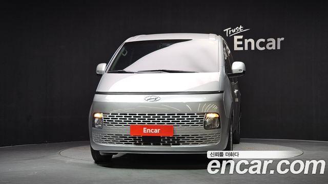 Hyundai Staria 2023 — photo 3