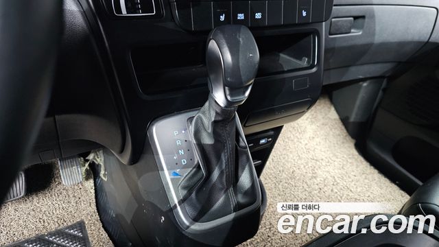 Hyundai Staria 2023 — photo 9