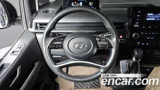Hyundai Staria 2023 — photo 13