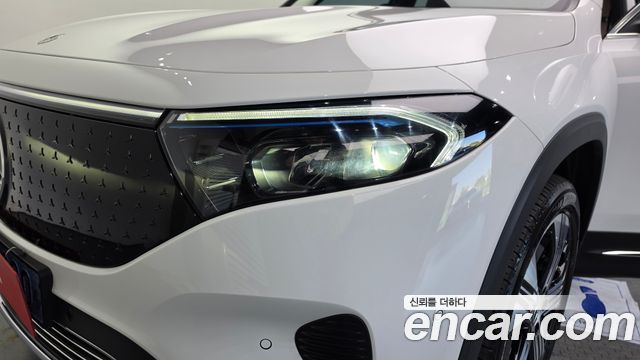 Mercedes-Benz EQB 2026 — photo 8