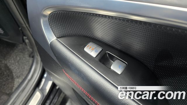 Genesis G70 2018 — photo 28