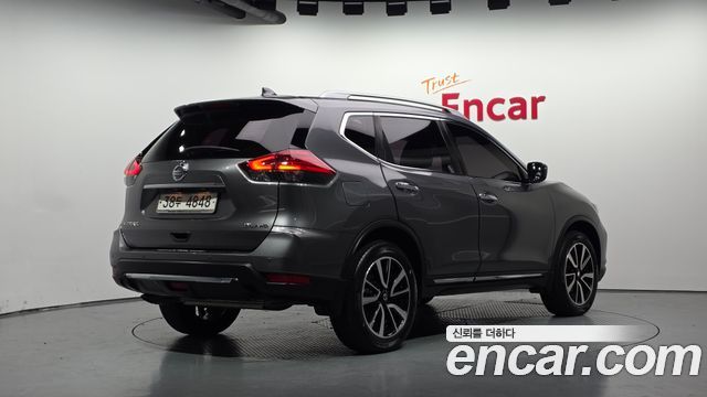 Nissan X-Trail 2018 — photo 2