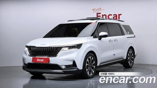 Kia Canival 2023 — photo 1