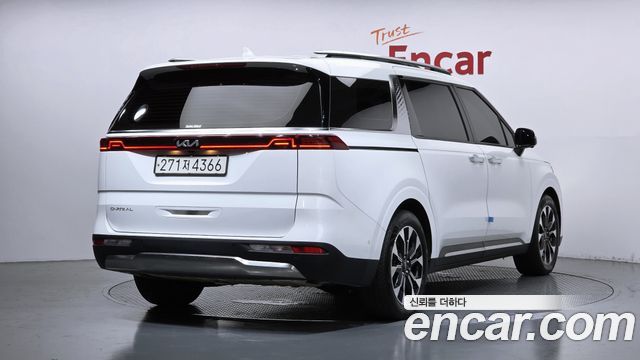 Kia Canival 2023 — photo 2