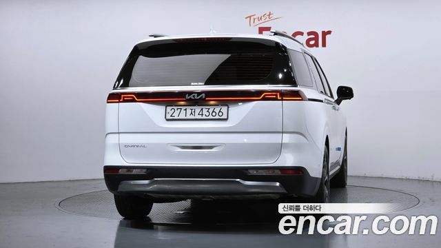 Kia Canival 2023 — photo 4