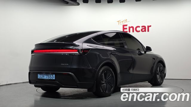 Tesla Model Y 2025 — photo 2