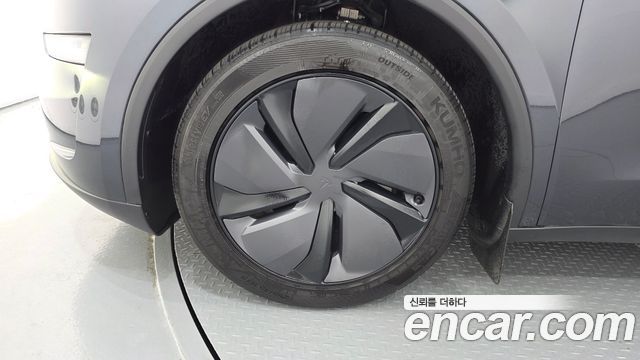 Tesla Model Y 2025 — photo 5
