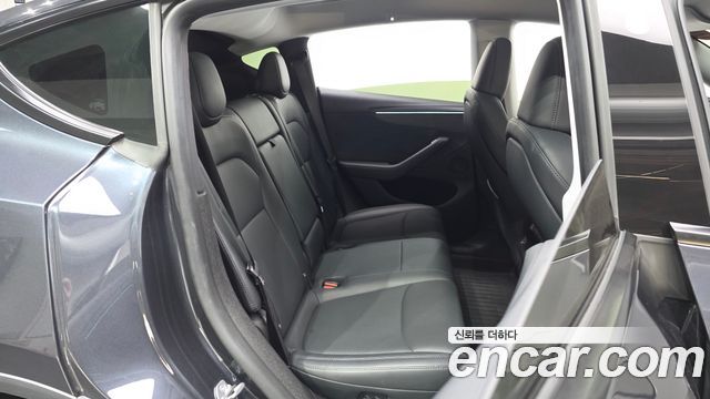 Tesla Model Y 2025 — photo 11