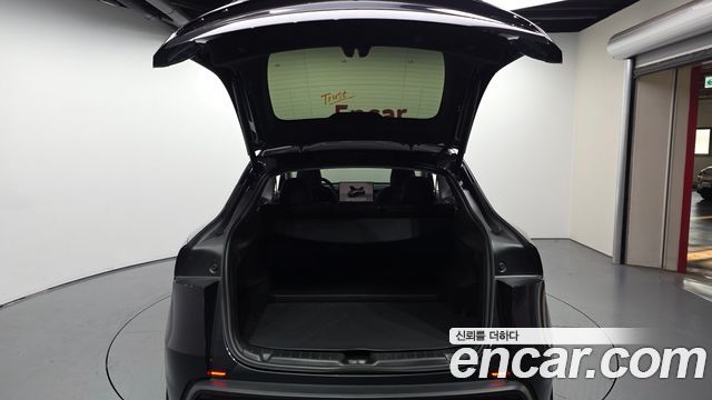Tesla Model Y 2025 — photo 20