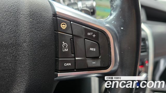 Land Rover Discovery Sport 2016 — photo 17
