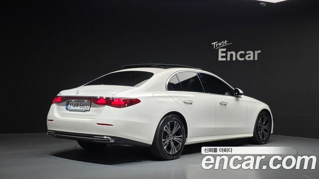 Mercedes-Benz E-Class 2025 — photo 2