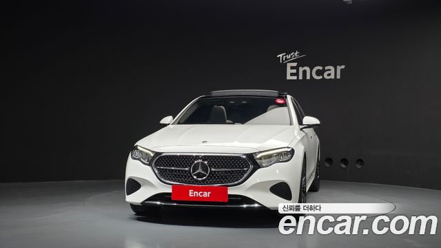 Mercedes-Benz E-Class 2025 — photo 3