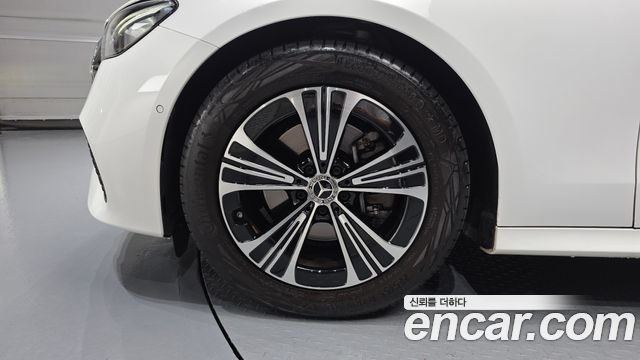 Mercedes-Benz E-Class 2025 — photo 5