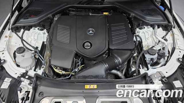 Mercedes-Benz E-Class 2025 — photo 6