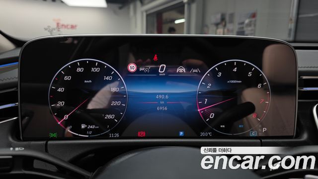 Mercedes-Benz E-Class 2025 — photo 8