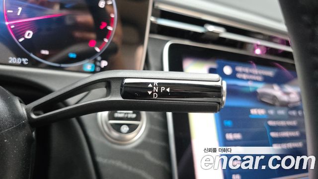Mercedes-Benz E-Class 2025 — photo 9
