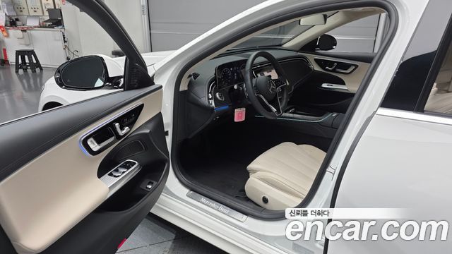 Mercedes-Benz E-Class 2025 — photo 10