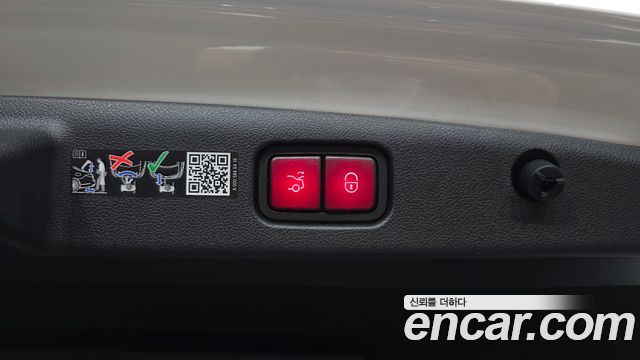 Mercedes-Benz E-Class 2025 — photo 19