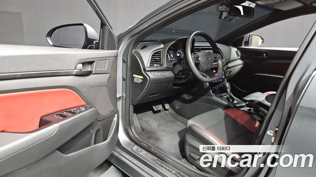 Hyundai AVANTE 2017 — photo 10