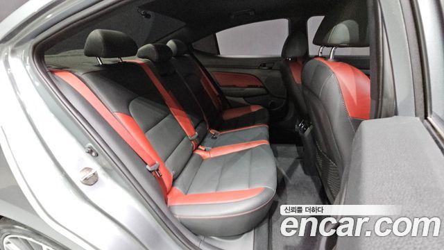 Hyundai AVANTE 2017 — photo 11