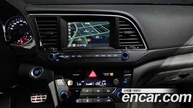 Hyundai AVANTE 2017 — photo 13