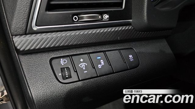Hyundai AVANTE 2017 — photo 16