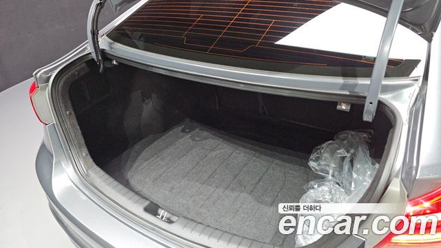 Hyundai AVANTE 2017 — photo 20