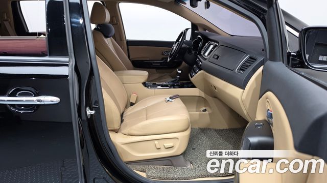Kia Canival 2019 — photo 16