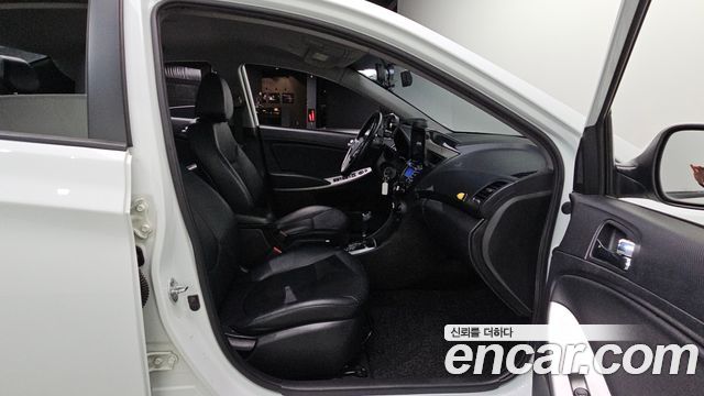 Hyundai Accent 2014 — photo 17