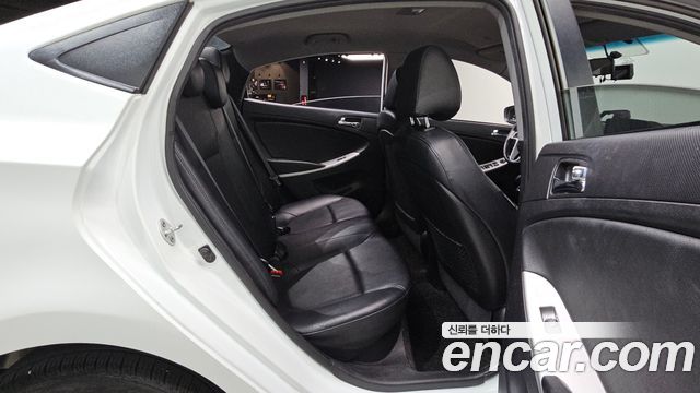 Hyundai Accent 2014 — photo 18