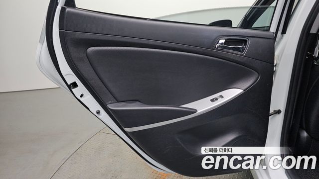 Hyundai Accent 2014 — photo 15