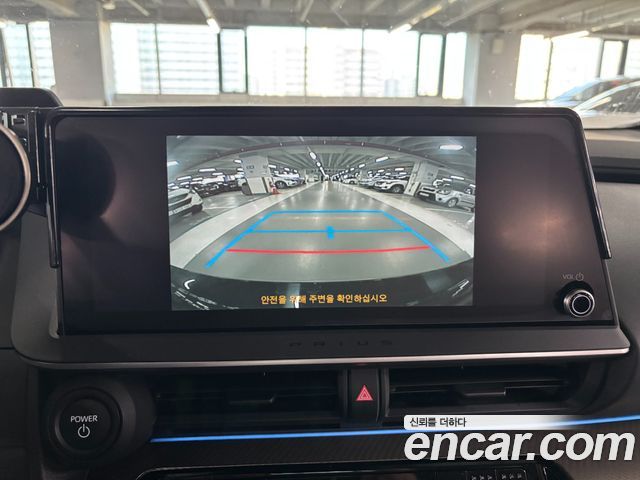 Toyota Prius 2024 — photo 9