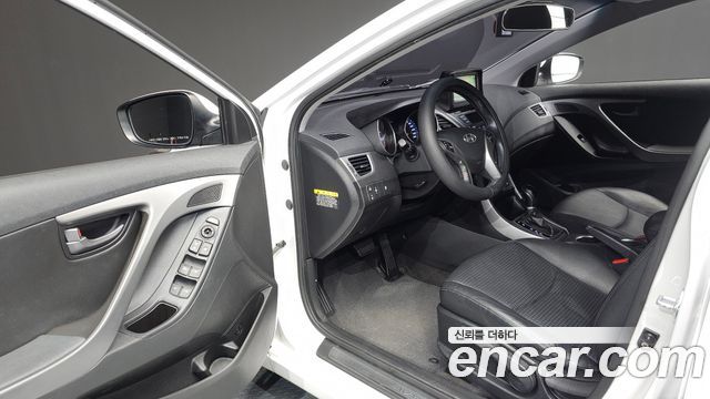 Hyundai AVANTE 2014 — photo 13