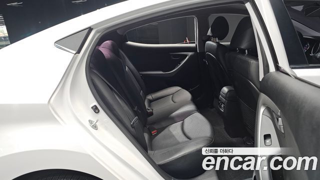 Hyundai AVANTE 2014 — photo 17
