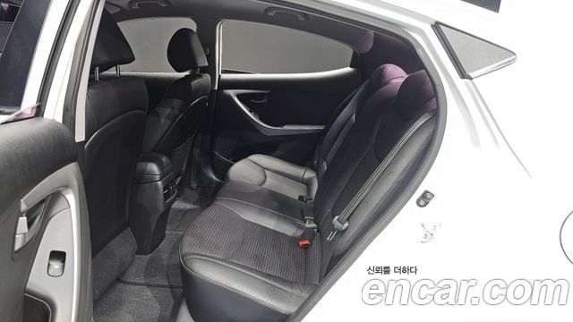 Hyundai AVANTE 2014 — photo 18