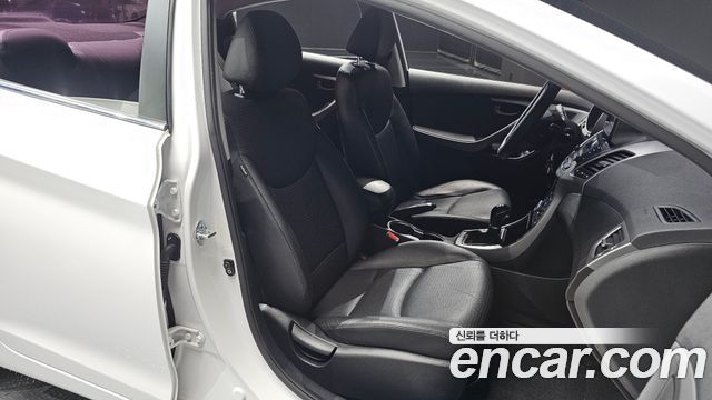 Hyundai AVANTE 2014 — photo 16
