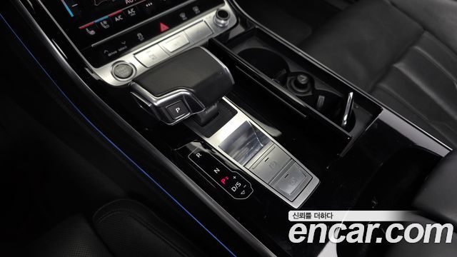 Audi A8 2021 — photo 12