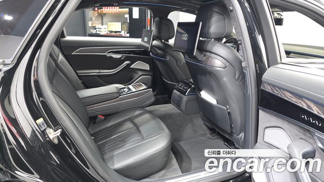 Audi A8 2021 — photo 17