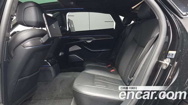 Audi A8 2021 — photo 18